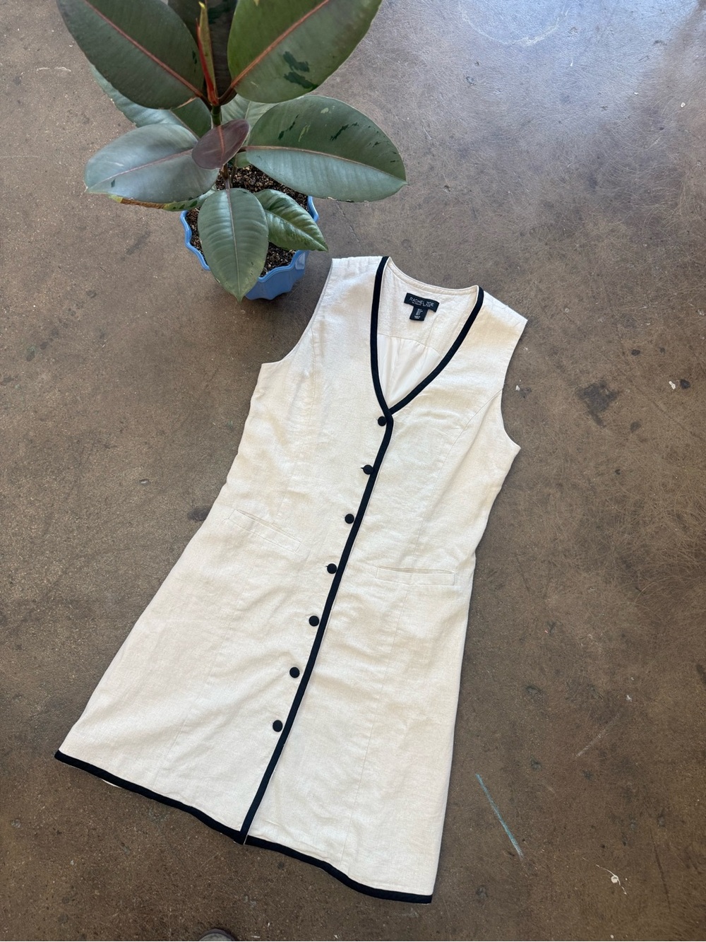 Rachel Zoe Linen Cream Sleeveless Button-Front Shift Dress with Black Piping